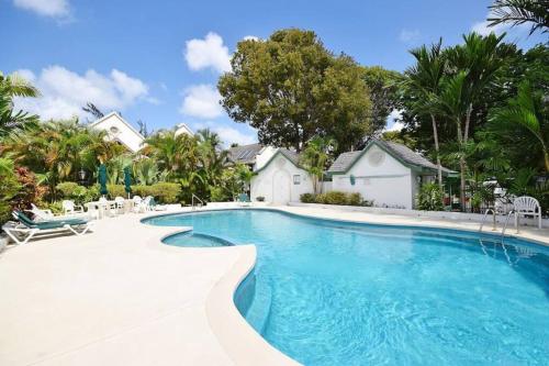Kolam renang di atau dekat dengan Beach Life Villa