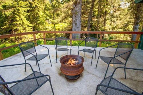 Gambar di galeri bagi Azalea - tiny home living in style! di Waldport