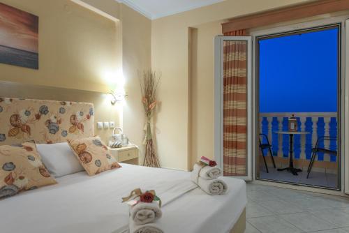 Postel nebo postele na pokoji v ubytování Anemona Beach Hotel