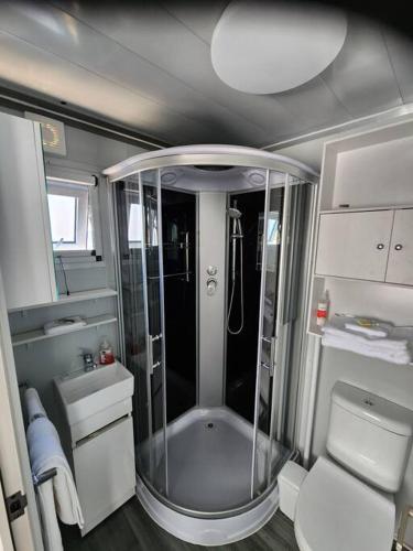 a small bathroom with a shower and a toilet at Our Casetta in Richmond