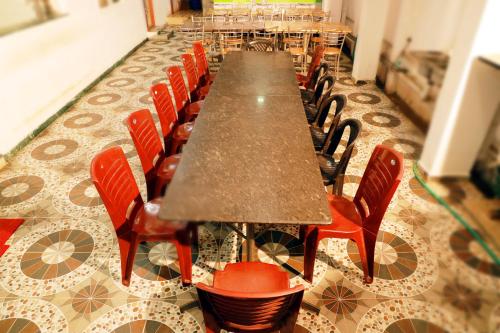 a long table and chairs in a restaurant at J S Residency in Nāgappattinam