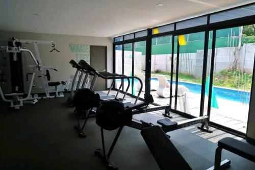 The fitness centre and/or fitness facilities at Cozy and strategic location! fast internet! views!