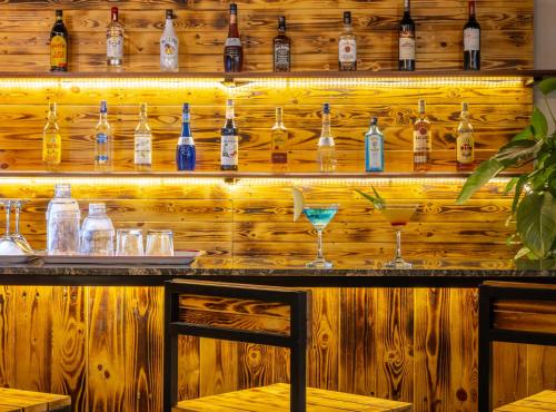 El lounge o bar de Cat Ba Xanh Spring Garden Hotel