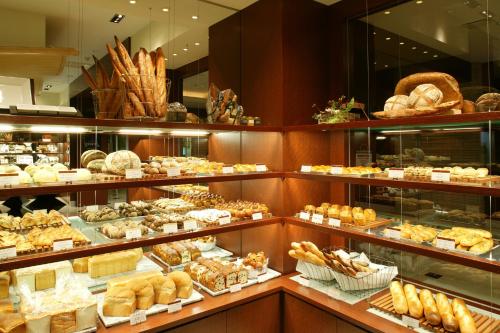 a bakery filled with lots of different types of bread at Keio Plaza Hotel Tokyo in Tokyo