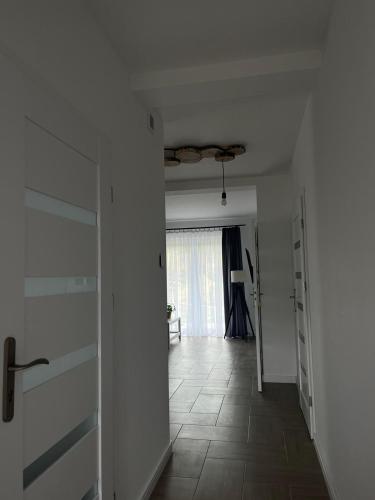 an empty hallway with a room with a ceiling at Włostowicka Ostoja Apartament in Puławy