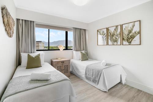 Postel nebo postele na pokoji v ubytování 'Coral Sea Dreaming' Family Friendly Apartment