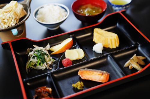 Jídlo v ryokanu nebo okolí