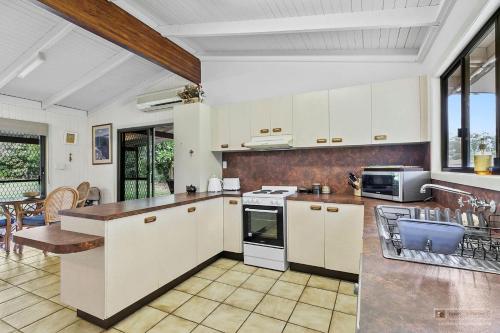 Dapur atau dapur kecil di White Patch On The Water!