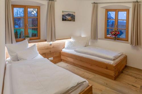 En eller flere senge i et værelse på Holiday apartment Rosenheim