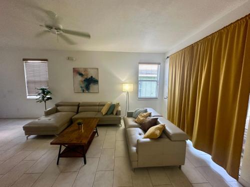 Panoramic 4BR Superior Pool Home near Disney Parks photo 3
