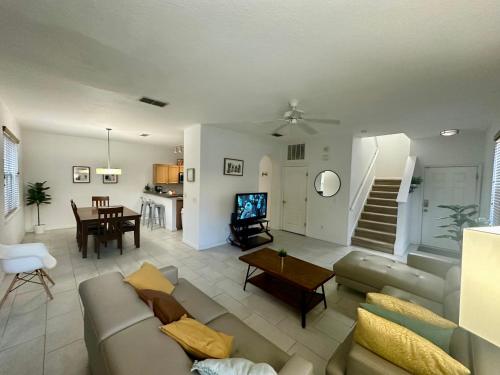 Panoramic 4BR Superior Pool Home near Disney Parks photo 17