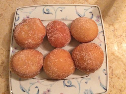 a plate with eleven donuts on a table at I Citri in Taranto