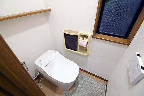 a small bathroom with a toilet and a window at TOKYO MY HOME in Tokyo