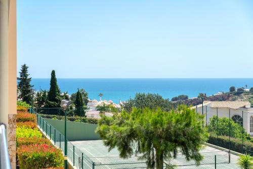 Apartment with comfortable Terrace, 2 Swimming pools & Tennis court