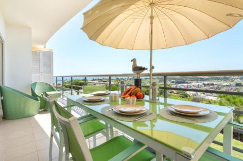 Apartment with comfortable Terrace, 2 Swimming pools & Tennis court