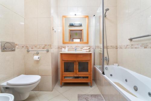Apartment with comfortable Terrace, 2 Swimming pools & Tennis court