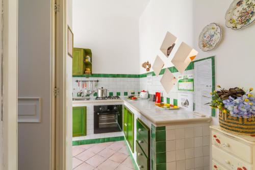Η κουζίνα ή μικρή κουζίνα στο Villetta Fina Bella -Near Sandy Beach - Happy Rentals