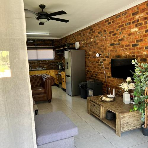 Televisyen dan/atau pusat hiburan di Nyala Lodge