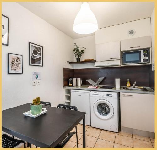 Dapur atau dapur kecil di Confortable T2 I Annemasse