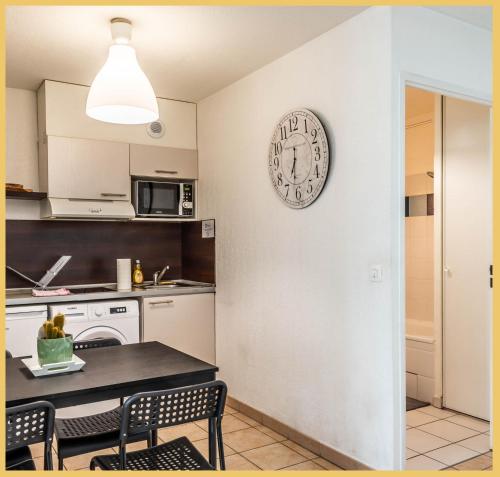 Dapur atau dapur kecil di Confortable T2 I Annemasse