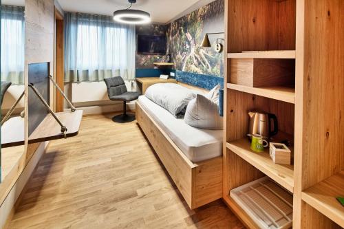 a bedroom with a bed and a desk in a room at Biohotel-Restaurant Rose in Hayingen