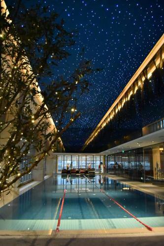 Πισίνα στο ή κοντά στο Grand ParcVue Hotel Residence Chengdu