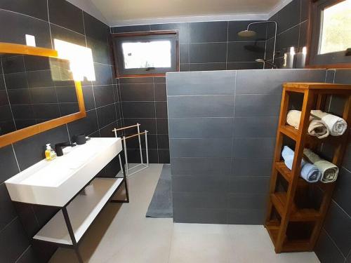 Koupelna v ubytování Paea Lodge