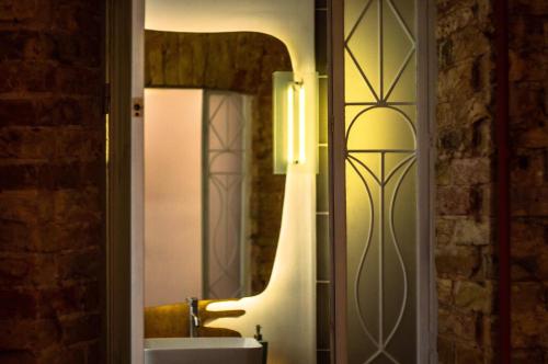 Ένα μπάνιο στο Kyiv Mars Apartments