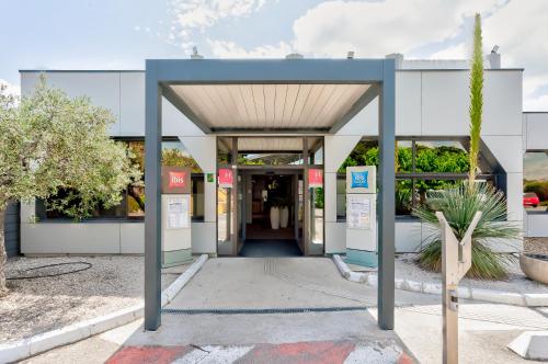 Eine Fassade oder ein Eingang zu ibis Montpellier Sud