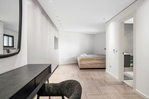 מיטה או מיטות בחדר ב-Luxury Modern Duplex With Sea View