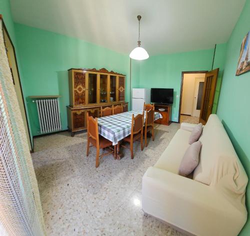 a living room with a white couch and a table at Appartamento b&b 'Casa Vittoria' in SantʼAntonino di Susa