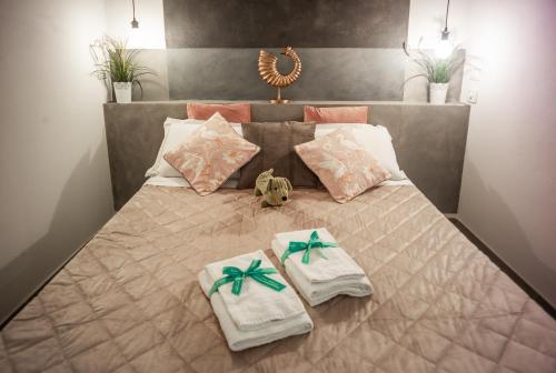 Postel nebo postele na pokoji v ubytování Camaella Luxury Studio