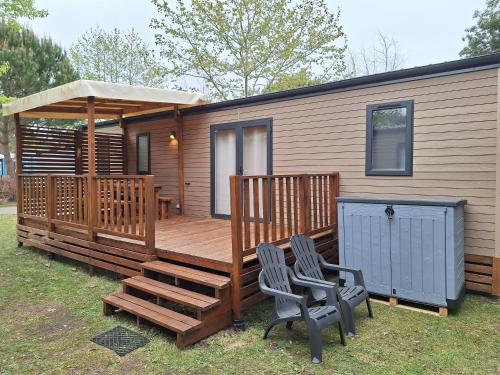 Photo de la galerie de l'établissement Mobilhome élégant 3 ch - 2 sdb au calme, à Biscarrosse