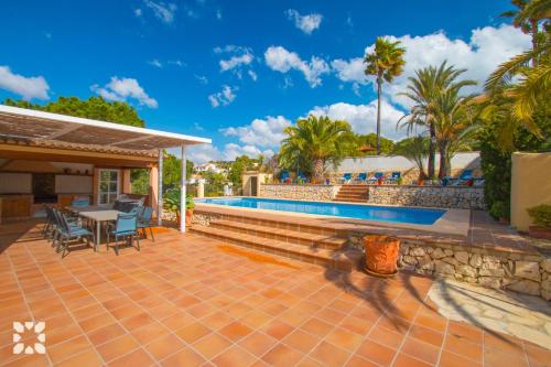 Bazén v ubytování Villa Paula by Abahana Villas nebo v jeho okolí