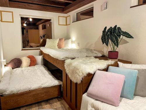 a room with four beds with a mirror and a plant at FLEXWORK tawa - Vacation STAY 75198v in Teshikaga
