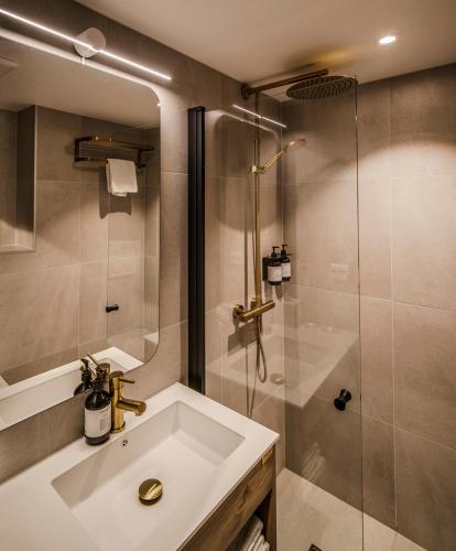 a bathroom with a sink and a shower at Villa Vågå - by Classic Norway Hotels in Vågåmo