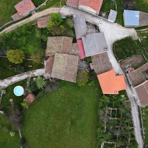 an overhead view of a yard with a group of houses at El Lagar del Abuelo en los Arribes del Duero, Badilla, Zamora in Zamora