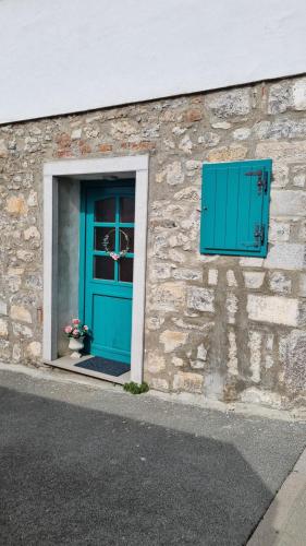Family Apartment & Studio in Village Center