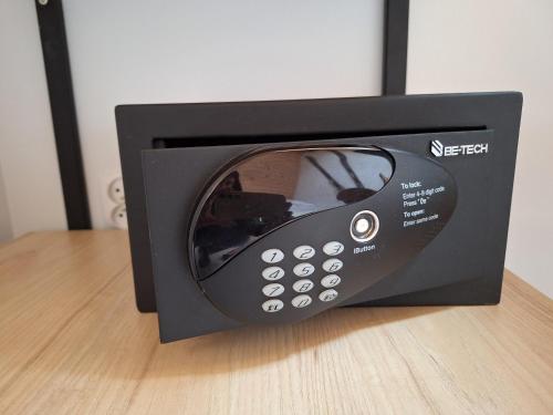 a black microwave oven sitting on top of a table at Domki Szczyt Beztroski - Balia & Sauna in Nowy Targ