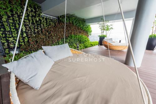 a swing bed in a room with a green wall at Millerz Square Near MidValley by YourSuperhost in Kuala Lumpur