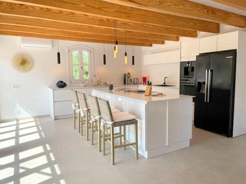 Strandnahe Finca mit Pool, Wifi, Klima, Heizung, Tischtennis, Trampolin in Alcudia