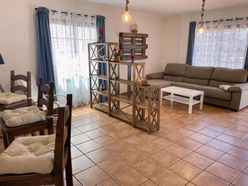 Ruang duduk di Villa for your best holidays