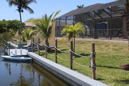 Zahrada ubytování Cape Coral Wildlife Views-Heated Pool-Pet Friendly