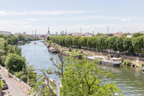 ヴィルヌーヴ・ラ・ガレンヌにあるEscale en bord de seine - vue seine - Tour Eiffelのギャラリーの写真