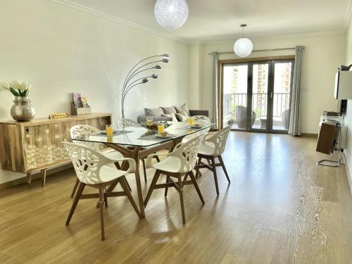 a dining room with a table and chairs at Modern & Spacious APT with River View in Lisbon