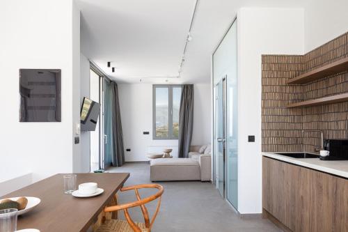 Η κουζίνα ή μικρή κουζίνα στο Kōa Villas