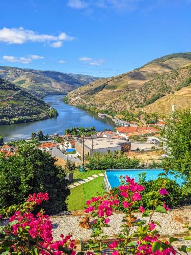a view of a river with pink flowers at Quinta da Galeira in Pinhão