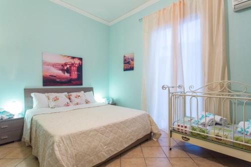 מיטה או מיטות בחדר ב-Casetta Tiffany Mondello