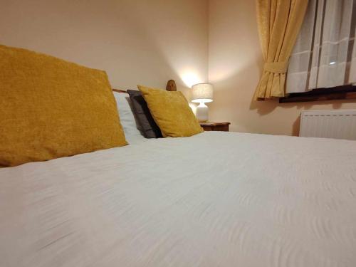 Postel nebo postele na pokoji v ubytování Excelent 1-Bed Apartment in Rzeszow as ideal base