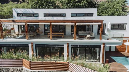 Μπαλκόνι ή βεράντα στο Charles - 6 pers - villa neuve avec piscine et accès plage